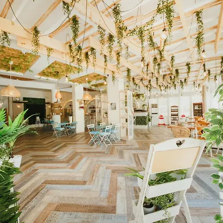 Ground Floor In Caesar & Spa, Long *