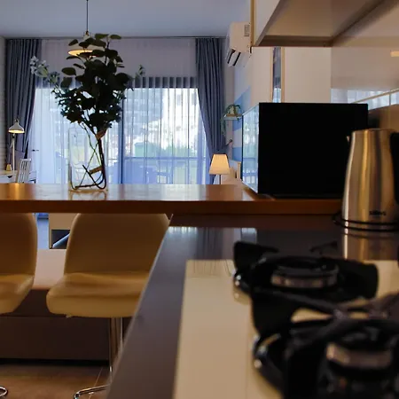 Ground Floor In Caesar & Spa, Long Beach Apartment *