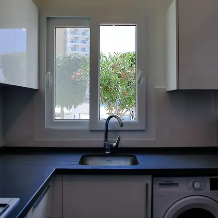 Ground Floor In Caesar & Spa, Long Beach Apartment *