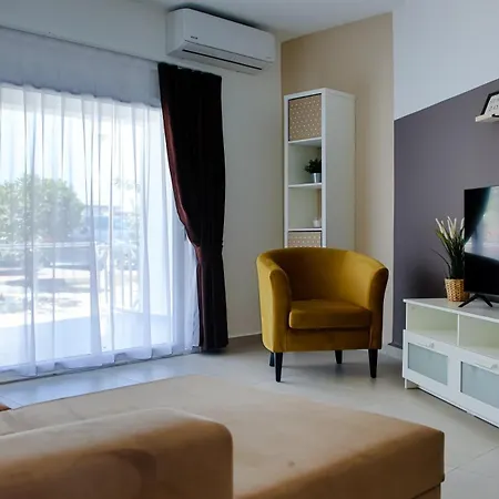 Ground Floor In Caesar & Spa, Long Beach Apartment