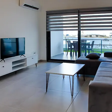 Ground Floor In Caesar & Spa, Long Beach Apartment *